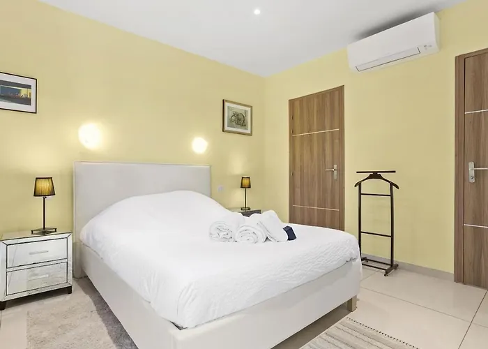 Daire Appt 4 Etoiles -2 - Piscine - Wifi - Clim Saint-Raphaël