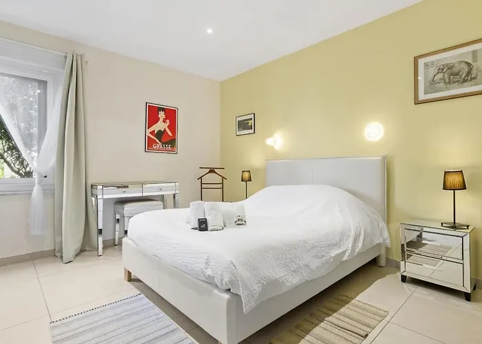 Daire Appt 4 Etoiles -2 - Piscine - Wifi - Clim Saint-Raphaël